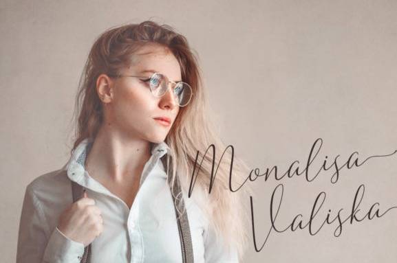 Sherland Luxury Script Font free